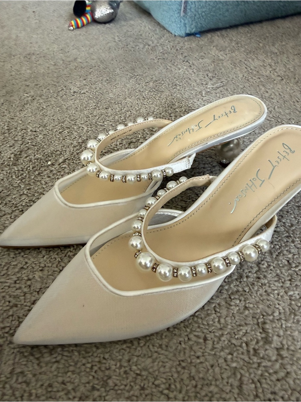 Betsey Johnson Cream Pearl-Embellished Pointed-Toe kitten heel